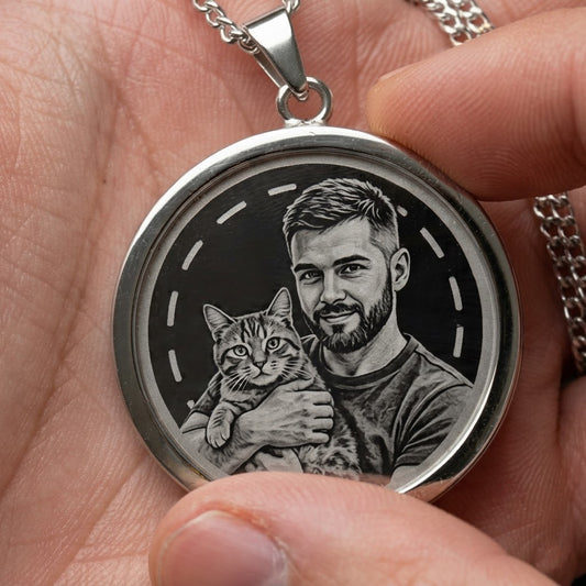 Haustier Gedenkschmuck: Personalisierte Kette mit Haustier-Porträt und Fach für Fell